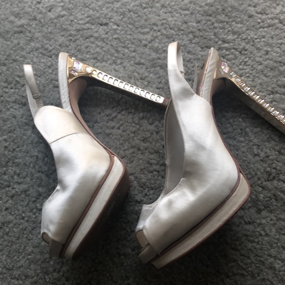 BCBG MAXAZRIA SATIN CREAM JEWELED PEEP TOE HEELS - Picture 15 of 15